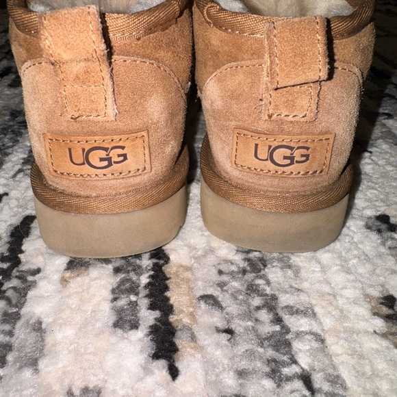 UGG Classic Ultra Mini - Picture 4 of 4